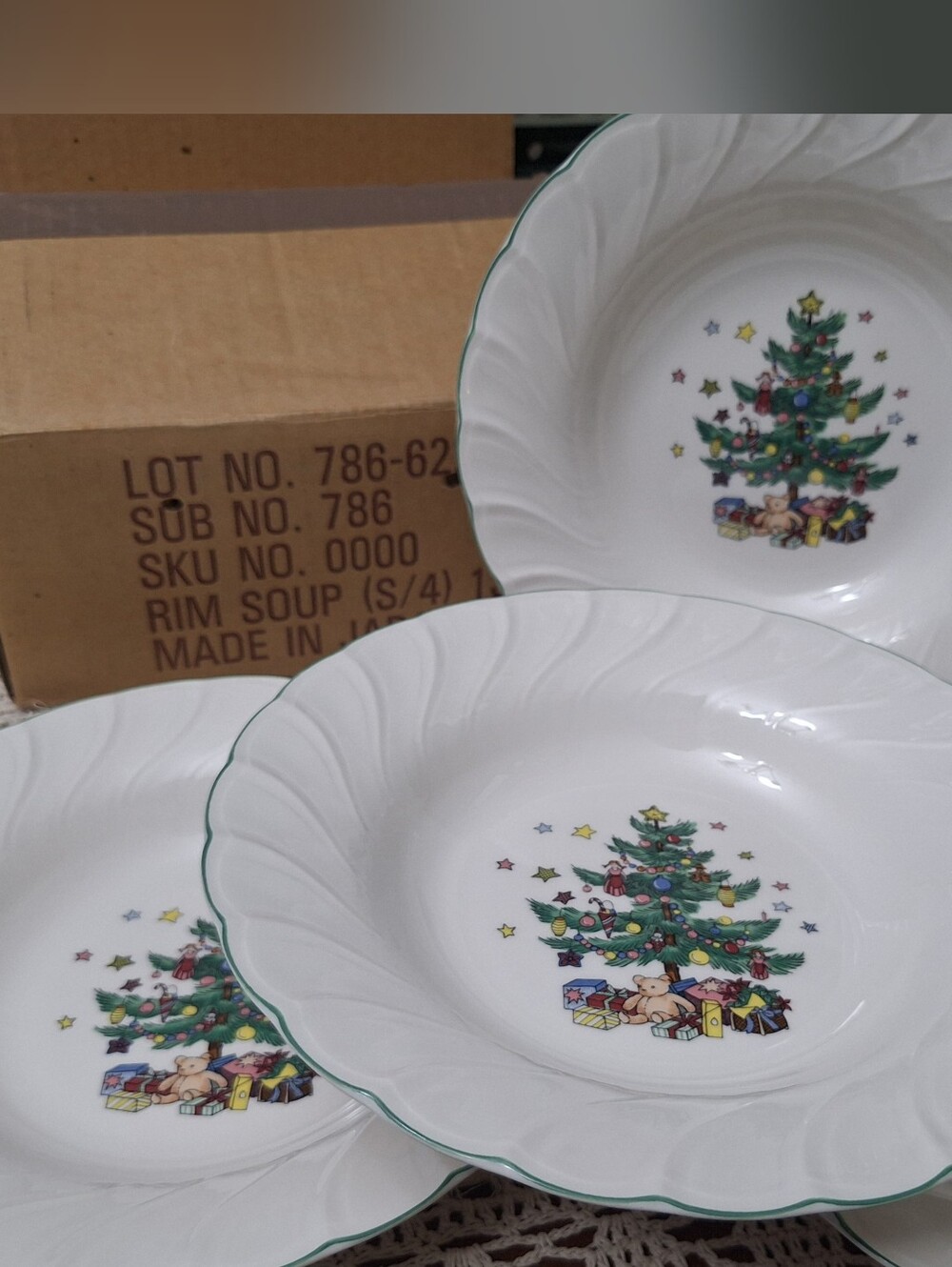 NIB Vintage Nikko 'Happy Holidays' Christmas Soup Bowls. Set Of 4. No combo ship